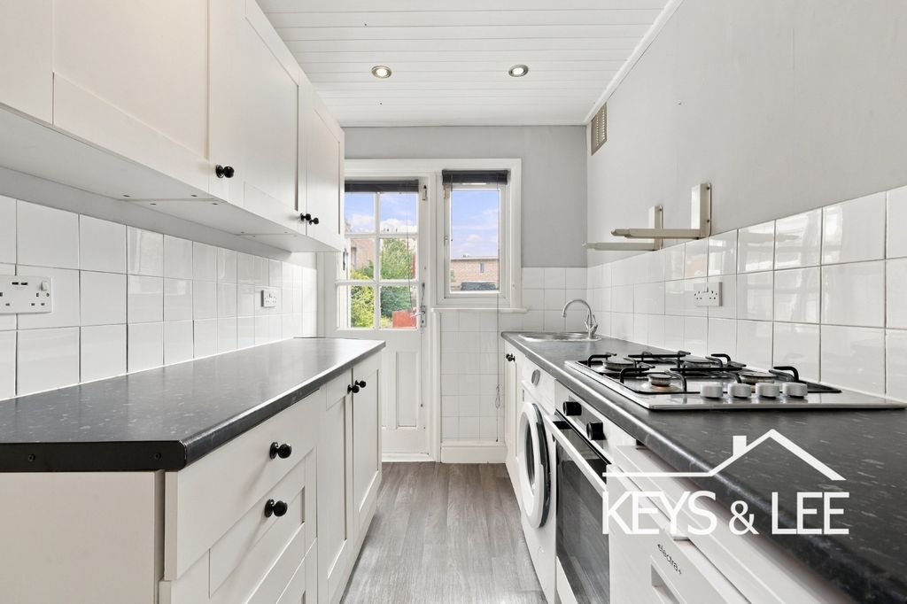 Property photo 2 of 17 5548632