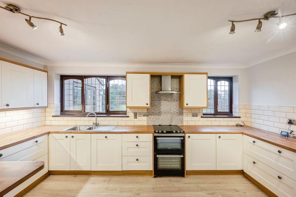 Property photo 2 of 23