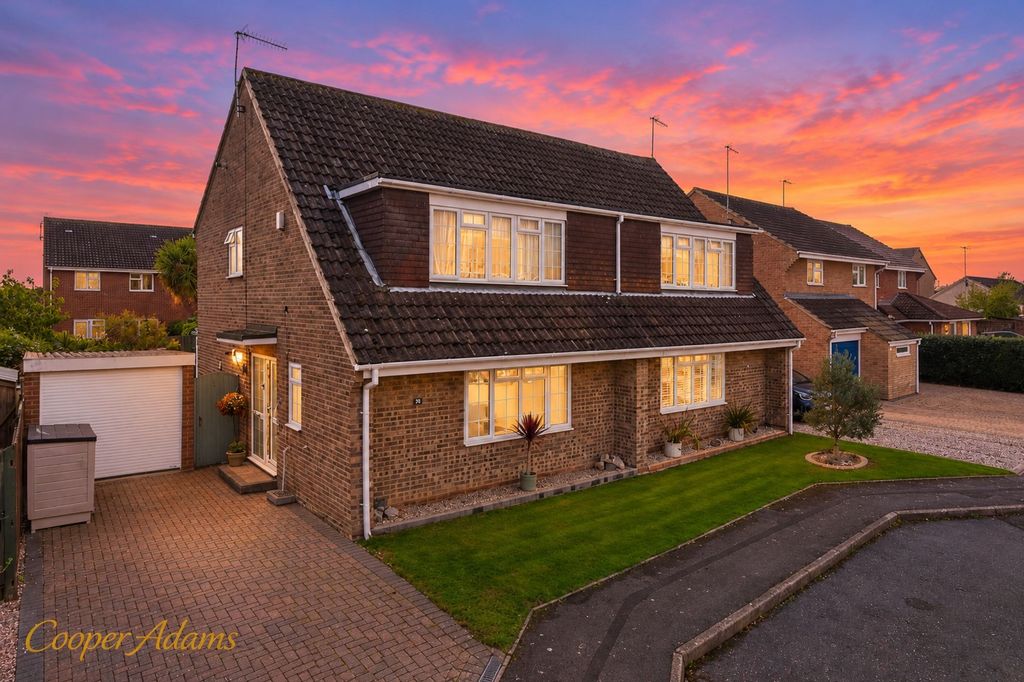 Property photo 1 of 19 Twilight