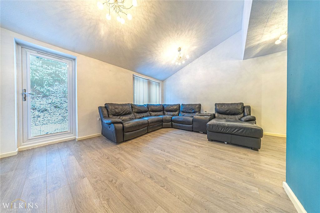 Property photo 3 of 15 Picture No. 04