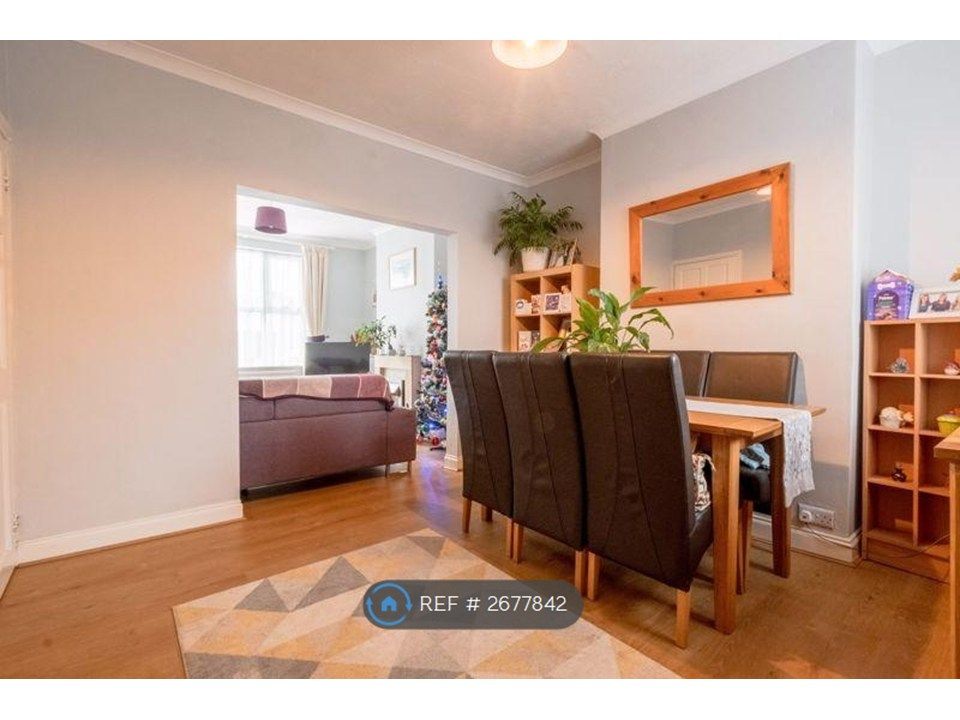 Property photo 3 of 9 Dinning Room