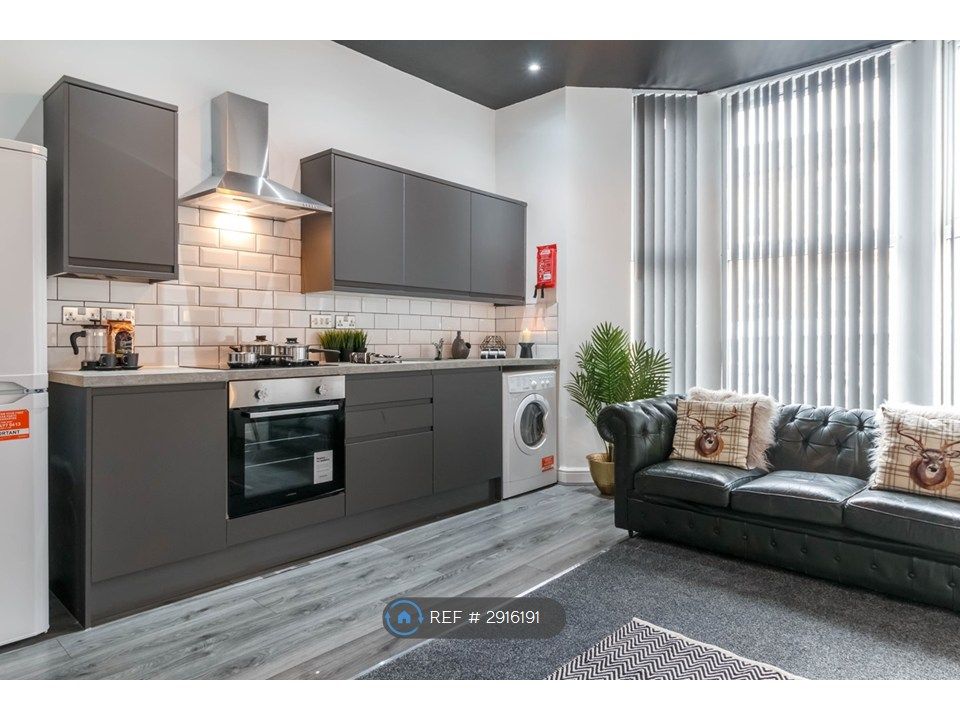 Property photo 1 of 12 Kitchen / Living
