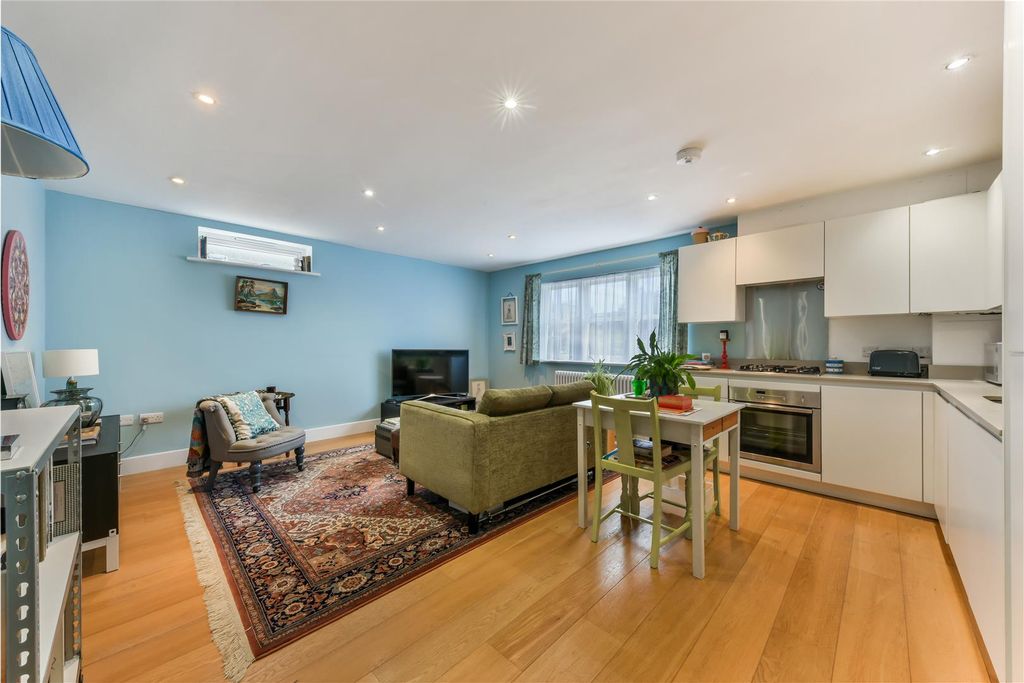 Property photo 2 of 8