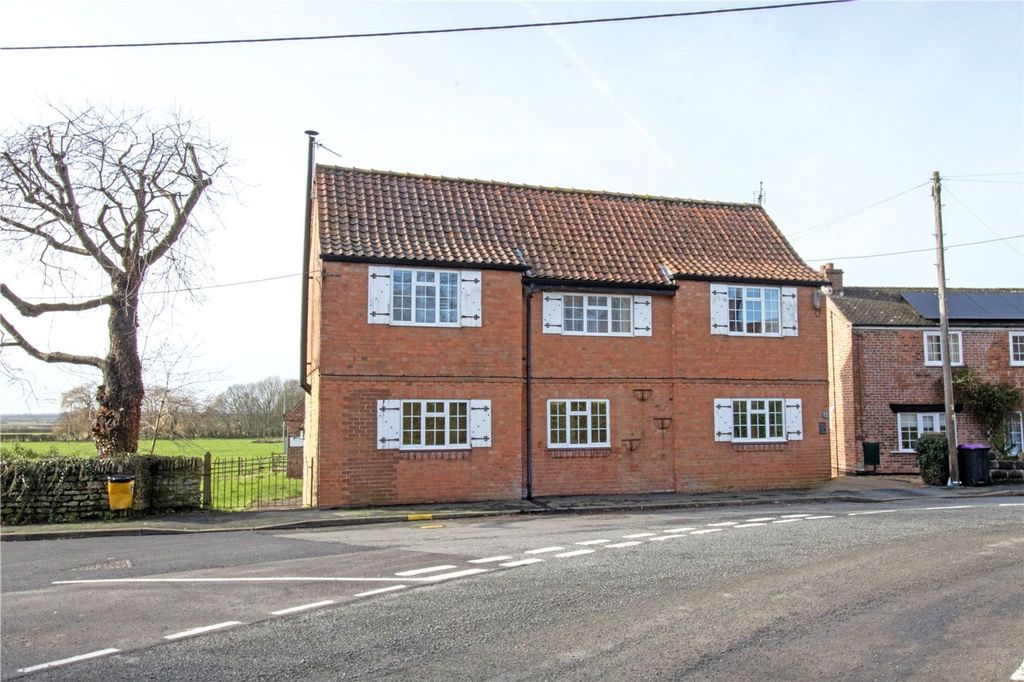 Property photo 1 of 32