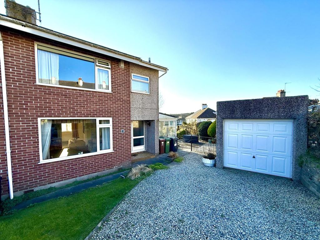 Property photo 1 of 15 Pilgrim Close 7 - Front.Jpg