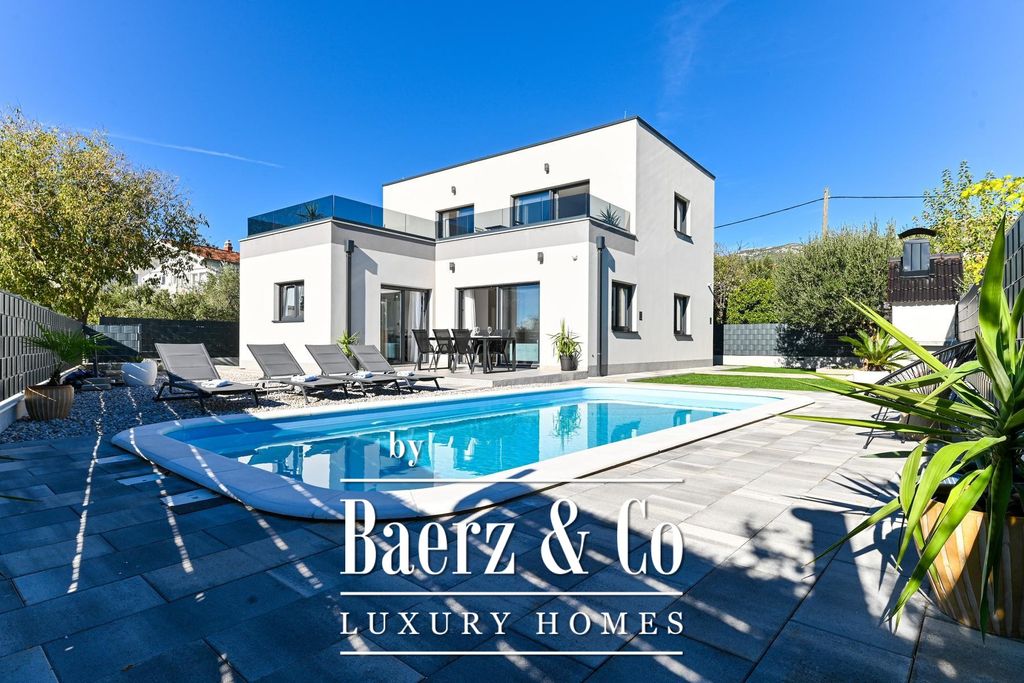 Property photo 1 of 28