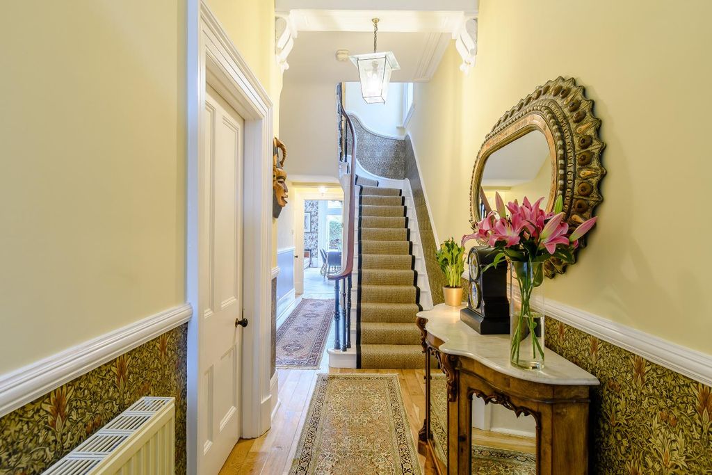 Property photo 3 of 25