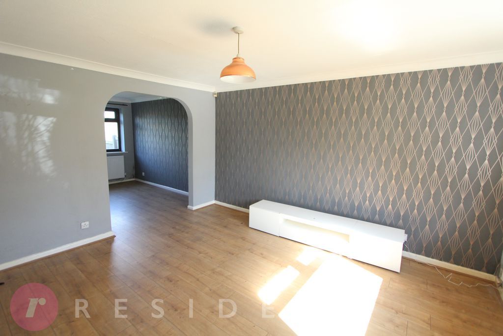 Property photo 3 of 12 Lounge