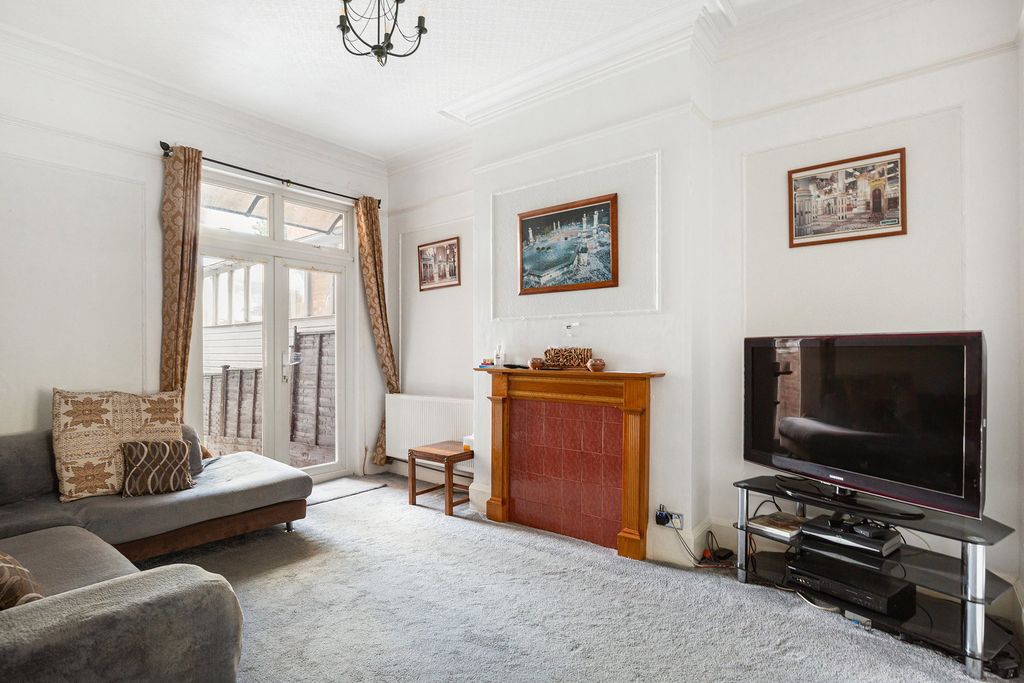 Property photo 3 of 18