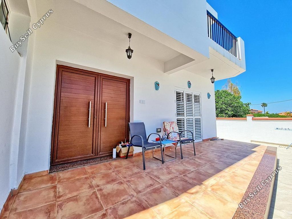 Property photo 3 of 34
