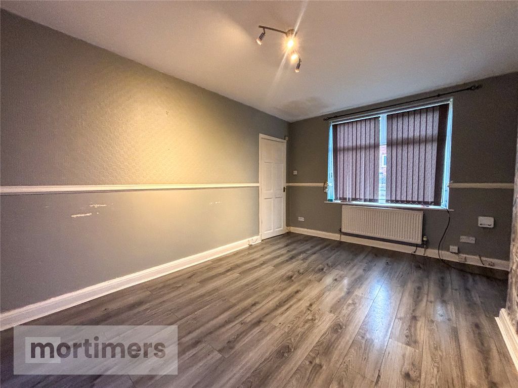 Property photo 3 of 16 Living Room