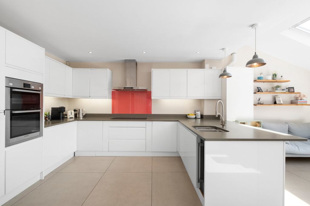 Property photo 3 of 11 Kitchen