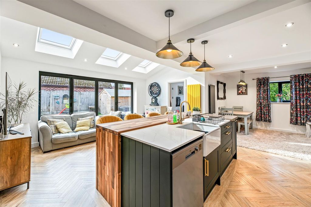 Property photo 3 of 22 Kitchen/Diner