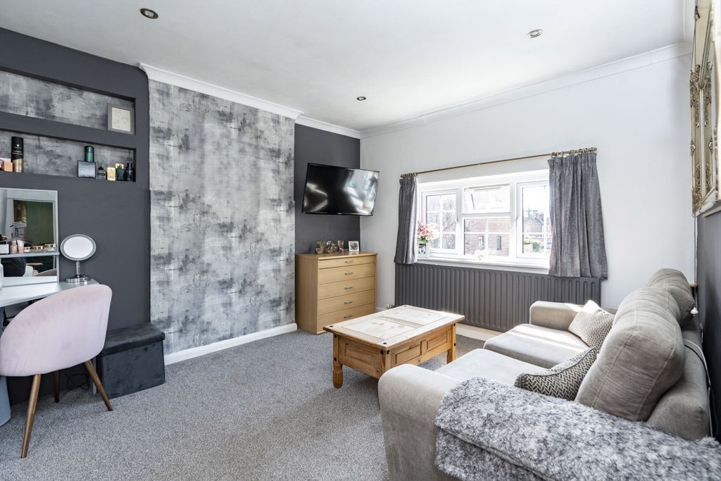 Property photo 3 of 19 Bedroom Used As Lounge