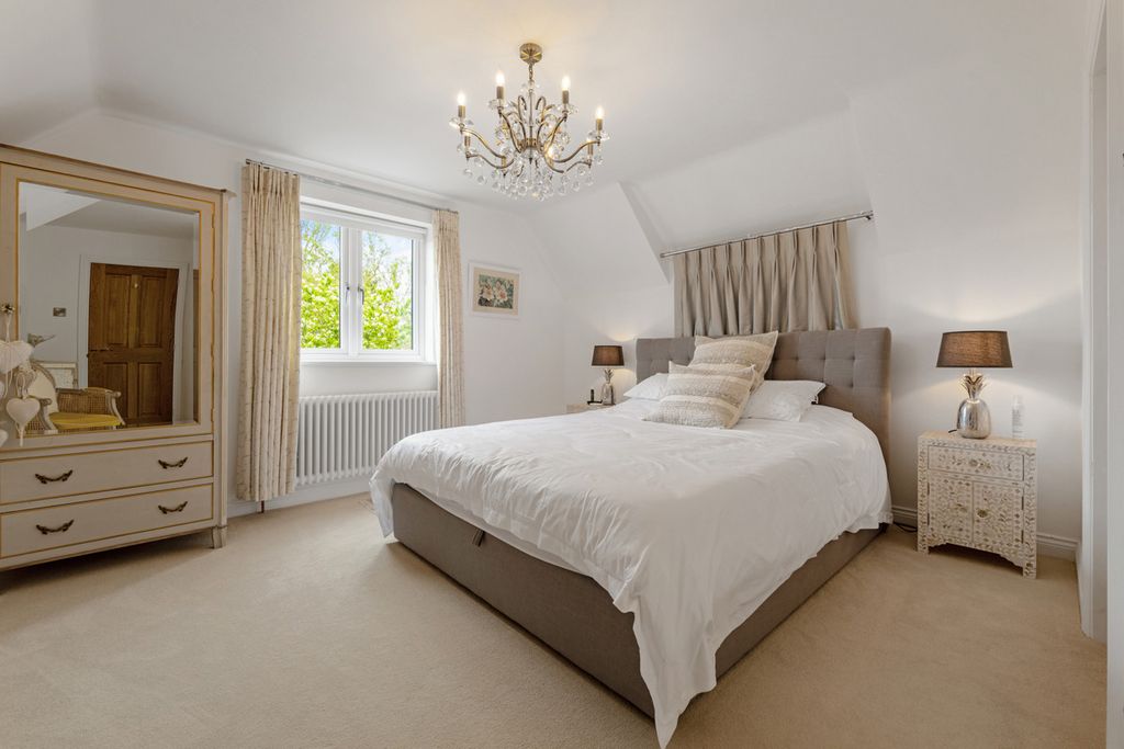 Property photo 2 of 32
