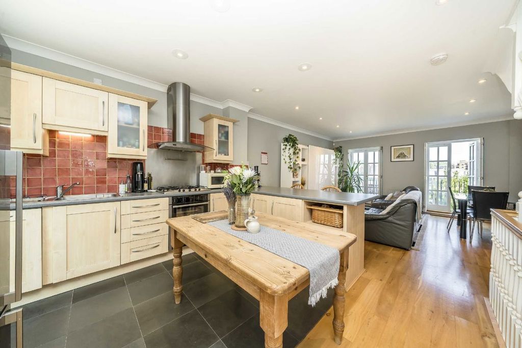 Property photo 2 of 7