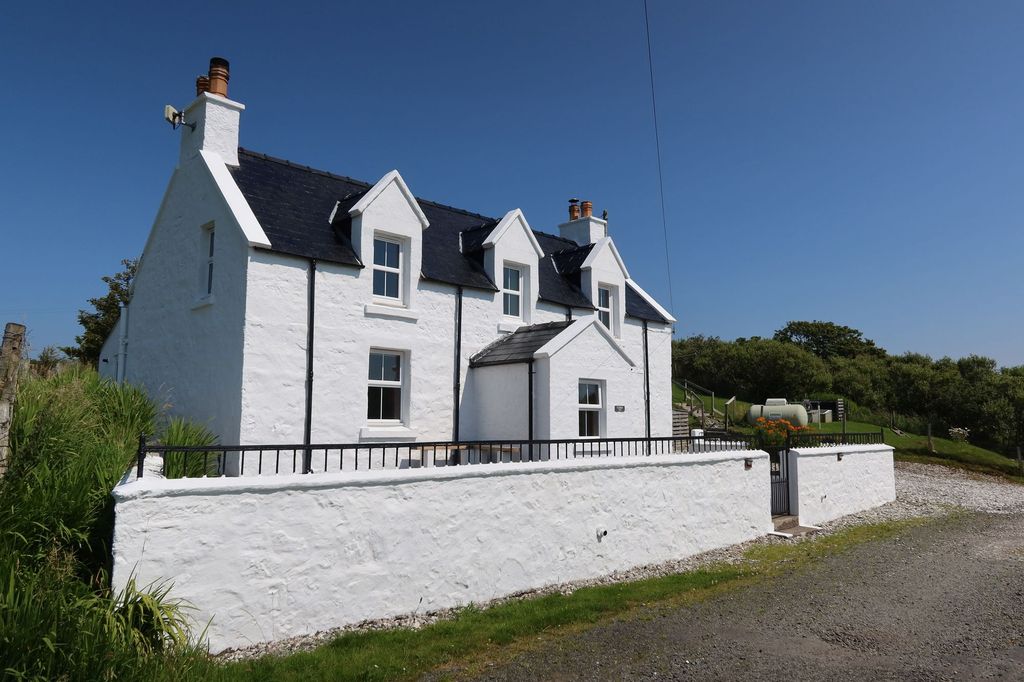 Property photo 2 of 31