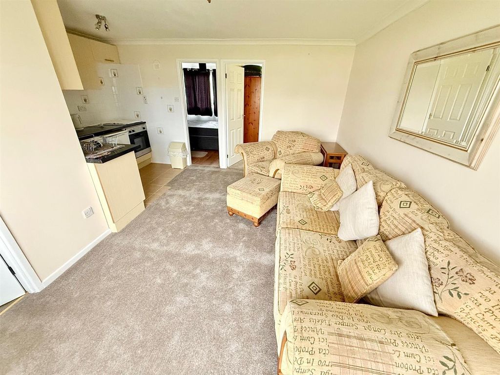 Property photo 3 of 8 Lounge Area