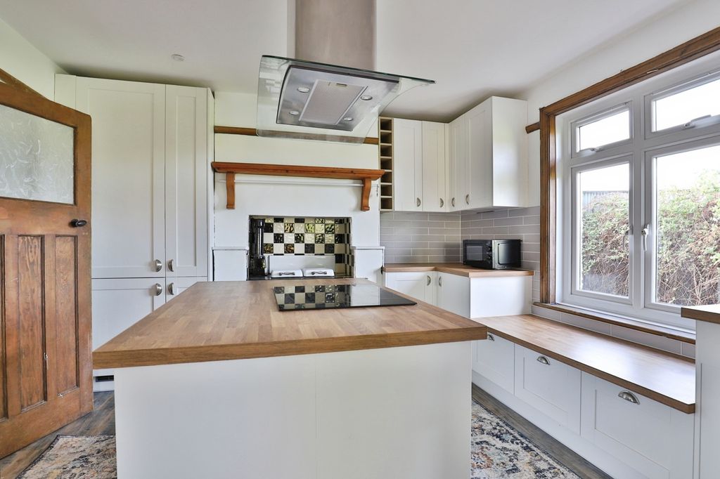 Property photo 3 of 17 Photo