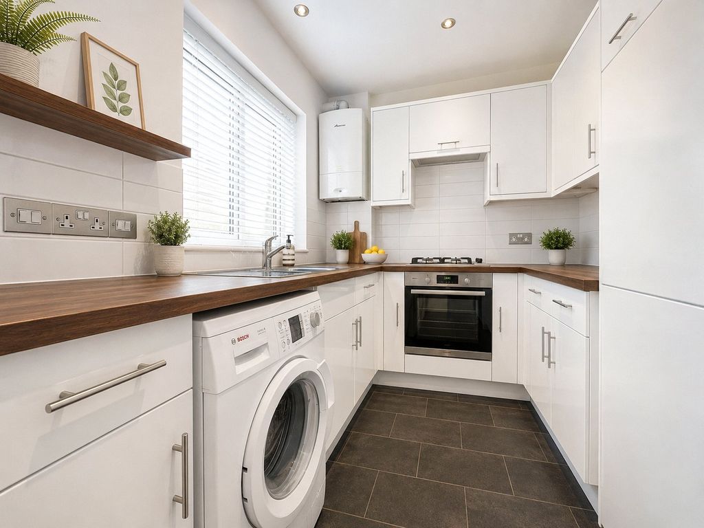 Property photo 3 of 8 Kitchen