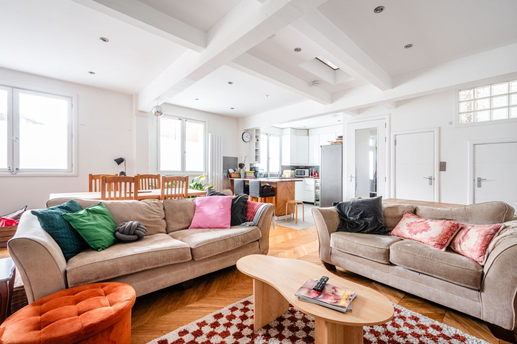 Property photo 3 of 11 3