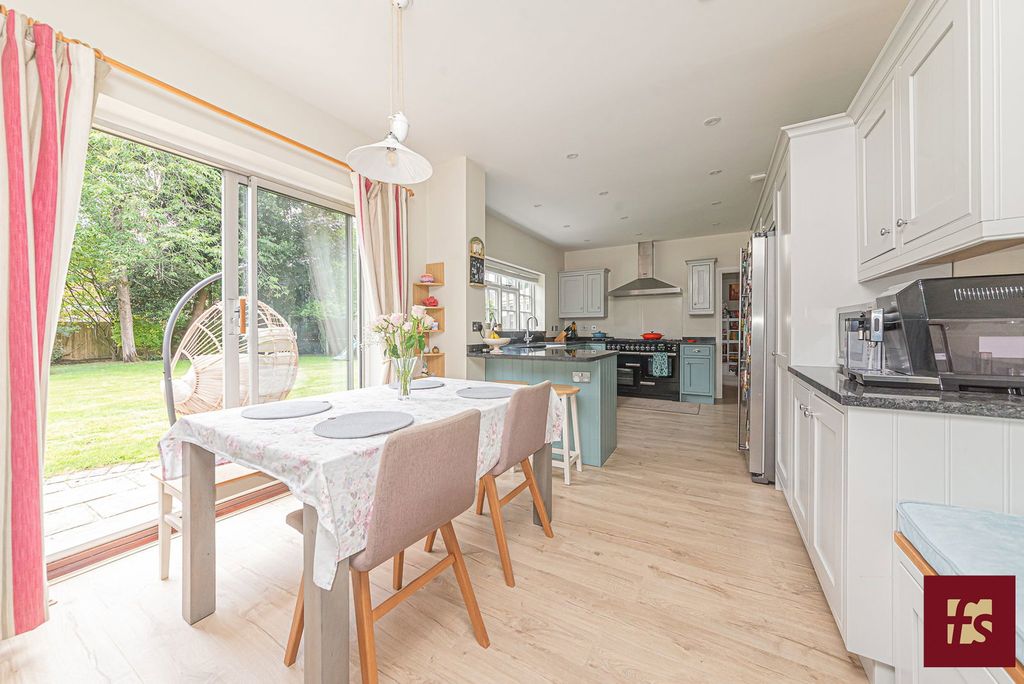 Additional image 12 of 5 bed detached house for saleTalisman Close, Crowthorne, Berkshire RG45