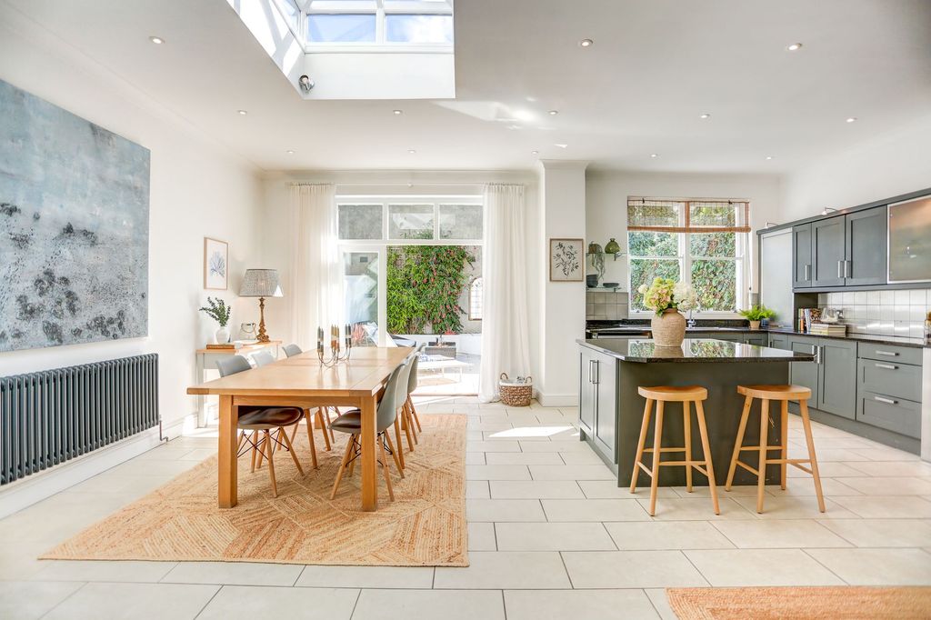 Property photo 3 of 29