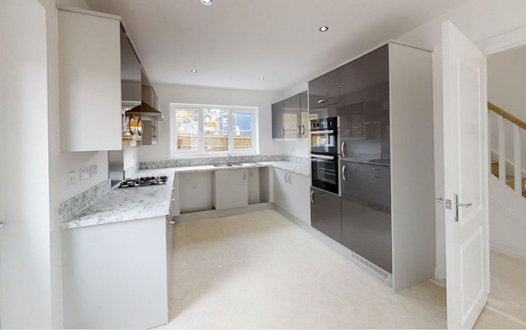 Property photo 3 of 10 Kitchen/Diner