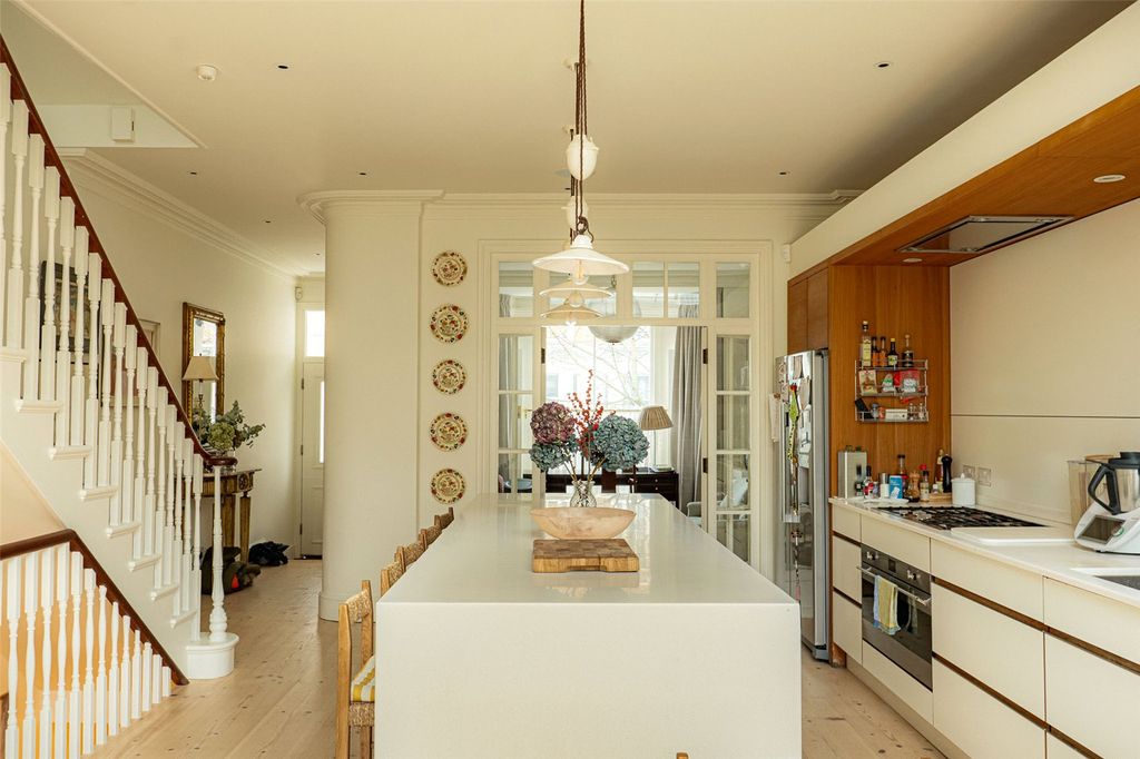 Property photo 2 of 19 Kitchen