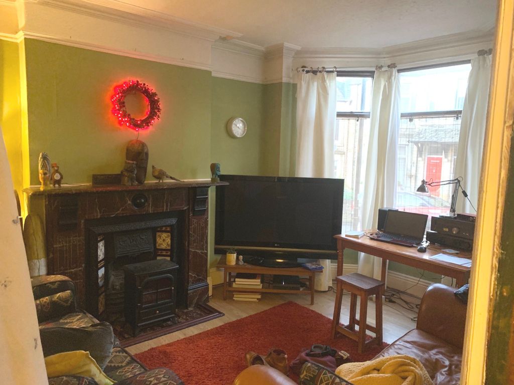 Property photo 2 of 11