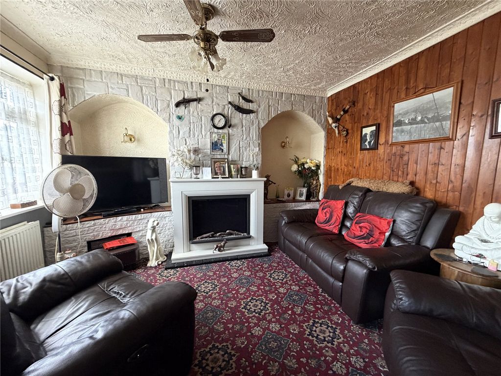Property photo 2 of 15 Picture No. 18