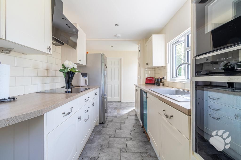 Property photo 3 of 30 Kitchen