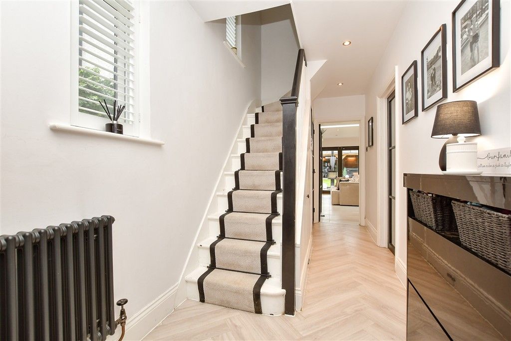 Property photo 2 of 17 Entrance Hall