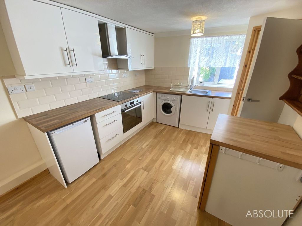 Property photo 3 of 6 Kitchen