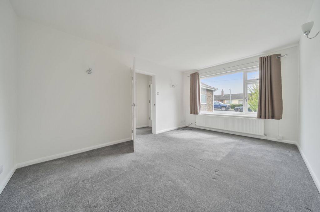 Property photo 3 of 21 1446402-9-69De4129Ef3Ca