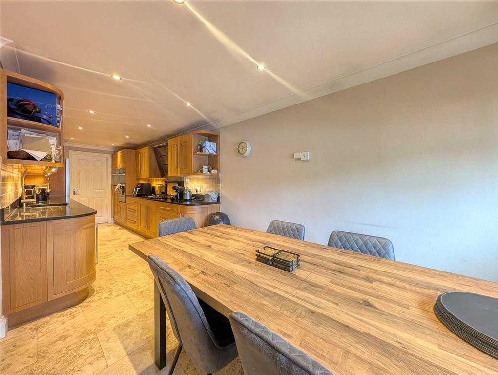 Property photo 2 of 20 Kitchen / Diner