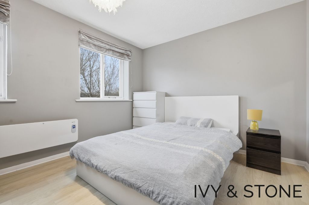 Property photo 2 of 17 4674021