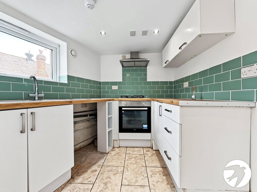 Property photo 2 of 11 Picture No. 12