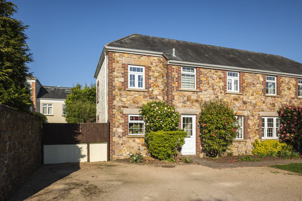 Property photo 1 of 20