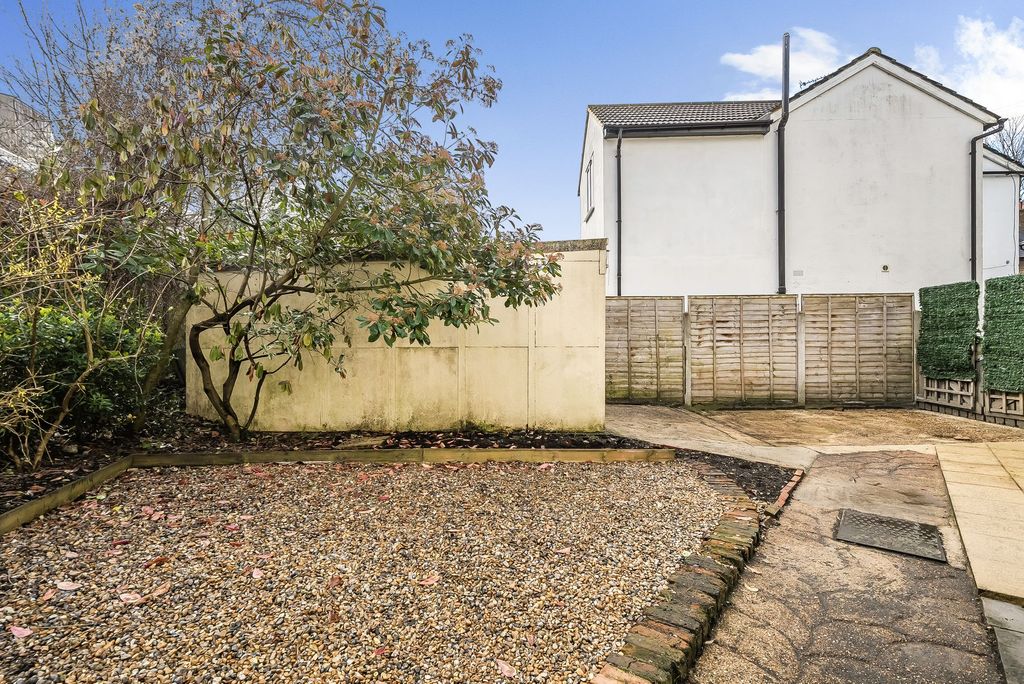 Property photo 3 of 23