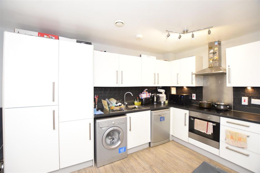 Property photo 3 of 12 Kitchen.Jpg