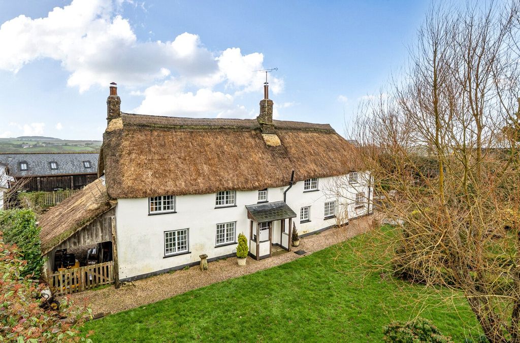 Property photo 1 of 37 Picture No. 05