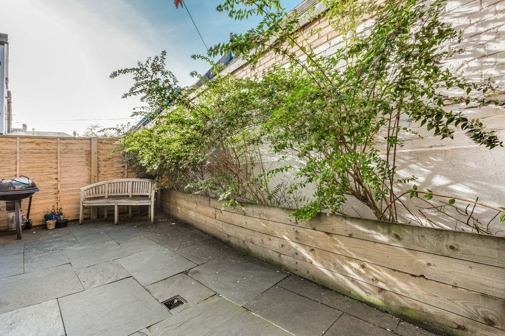 Property photo 2 of 8