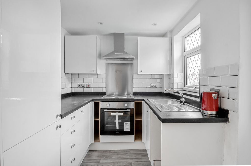 Property photo 3 of 13 Advert-86