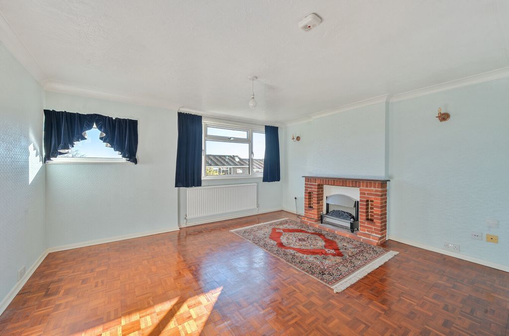 Property photo 2 of 12 1384628-19-692065...