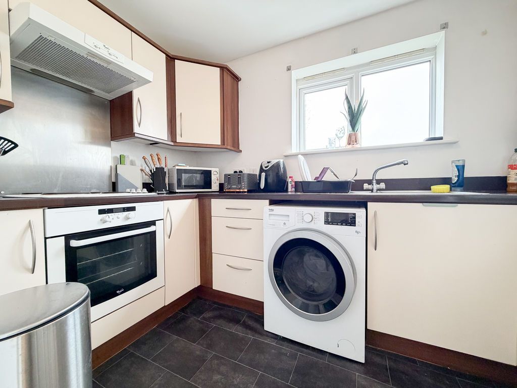 Property photo 3 of 12 Kitchen