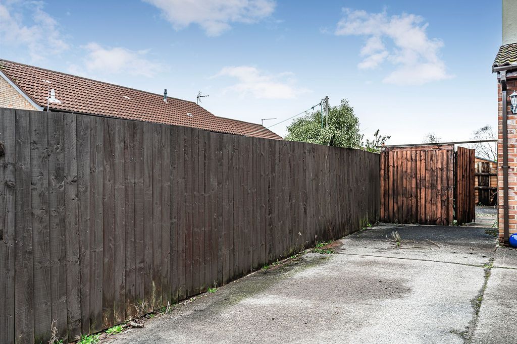 Property photo 3 of 25