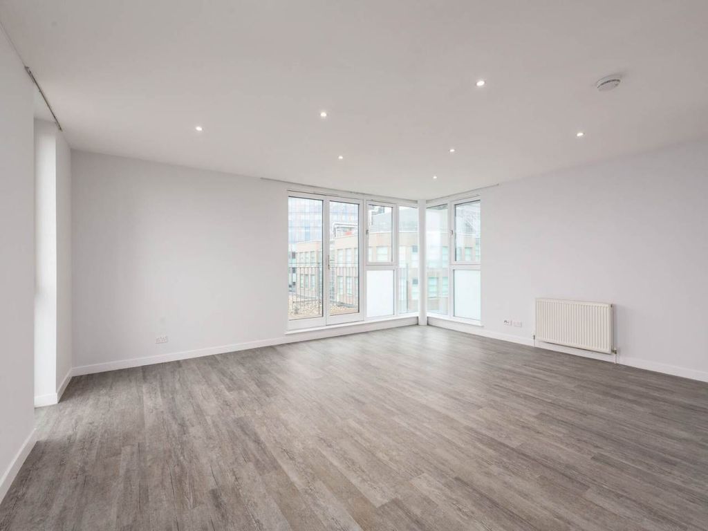 Property photo 3 of 16 72710_Oswaldst-009A