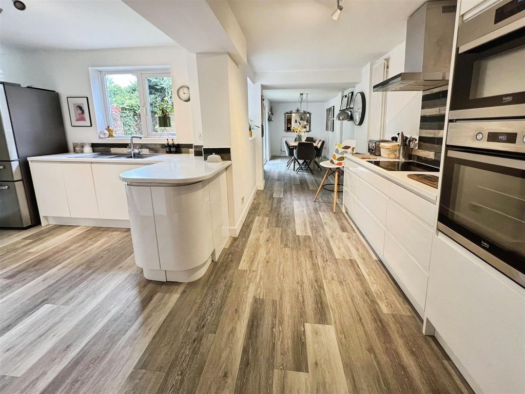 Property photo 2 of 19 Dining Kitchen