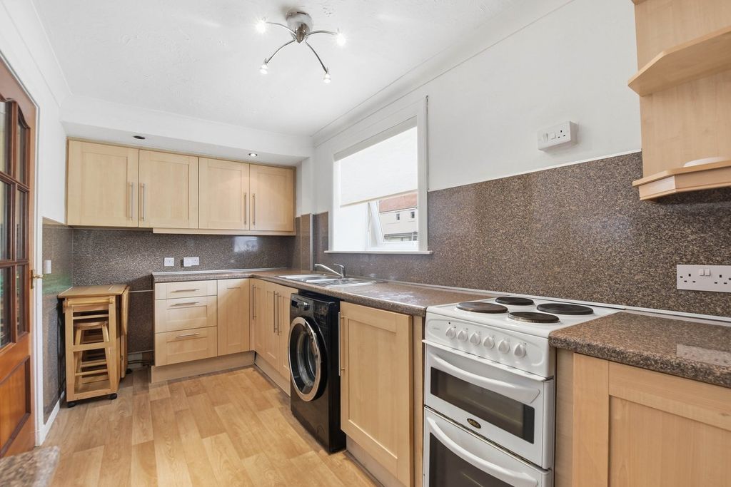 Property photo 2 of 25